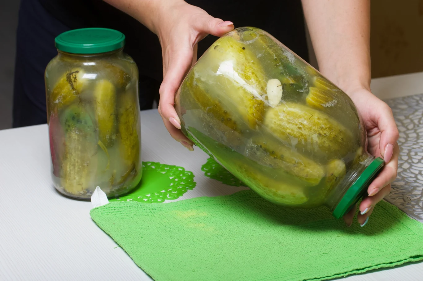 Ogórki kiszone? Dlaczego zdarza się, że przetwory po ukiszeniu są gorzkie albo brzydko pachną? Ogórki kiszone? Dlaczego zdarza się, że przetwory po ukiszeniu są gorzkie albo brzydko pachną?