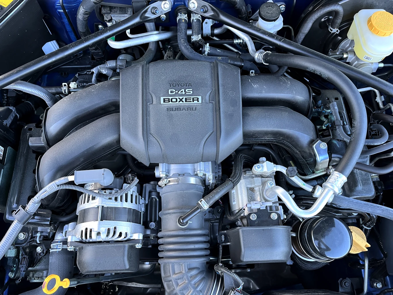 Subaru BRZ - czterocylindrowy silnik typu bokser o pojemności 2,4-litra 