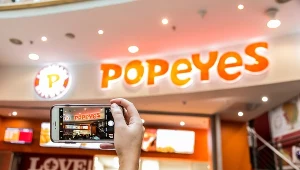 Popeyes rekrutuje pracowników. Wiadomo, jakie oferuje stawki