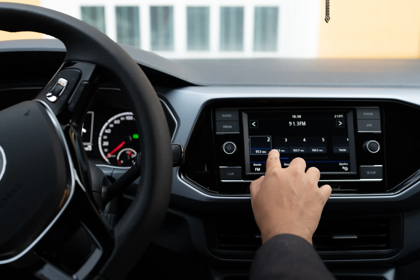 Od 2026 roku nowe stawki za radio w aucie. Kto musi płacić abonament RTV za radio w samochodzie?
