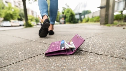 ​Znalazłeś portfel? Prawnik podpowiada, co powinieneś zrobić, by uniknąć mandatu