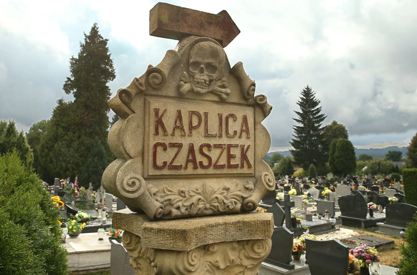 Kaplica Czaszek - Polacy nie gęsi, swoje katakumby mają Kaplica Czaszek - Polacy nie gęsi, swoje katakumby mają