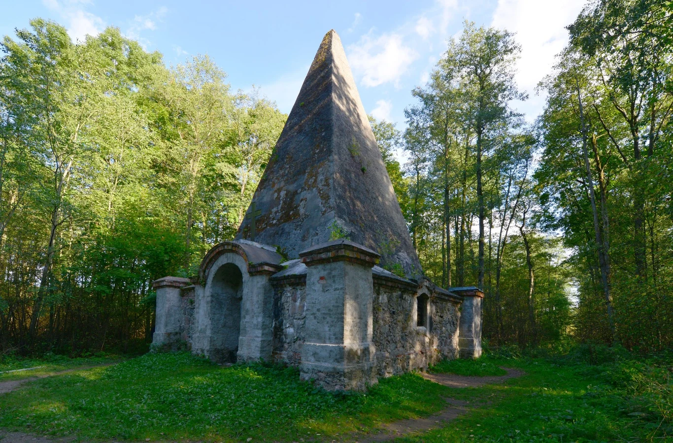 Piramida w Rapie to niezwykle tajemnicze miejsce w Polsce