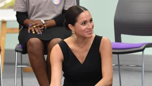 Dlaczego Meghan Markle zawsze nosi płaszcz? Ekspertka stawia ciekawą tezę