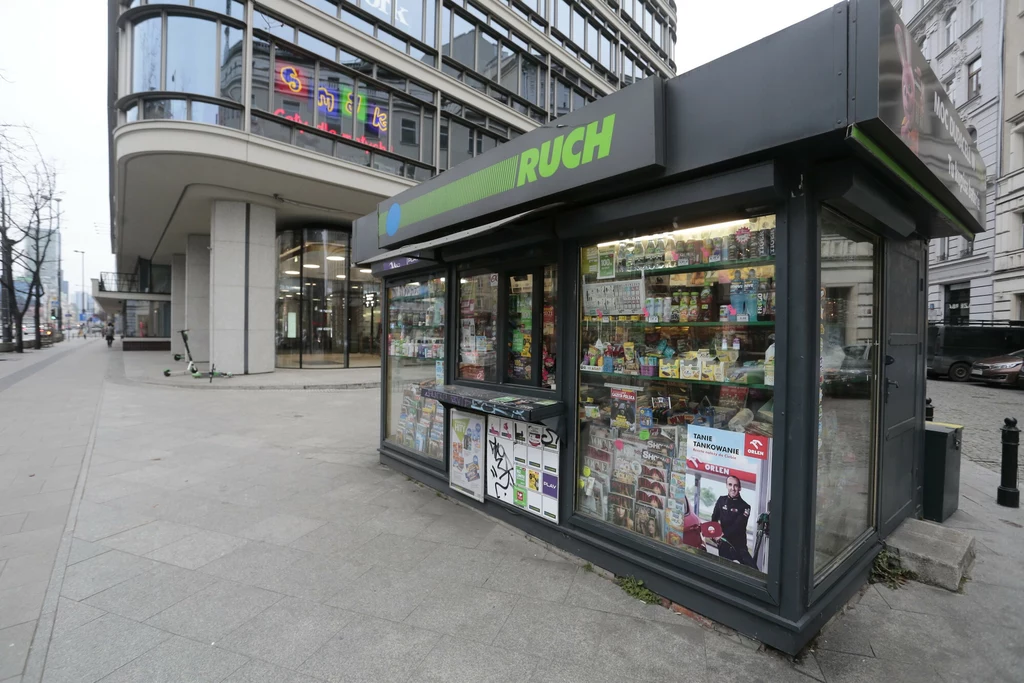 Członek zarządu Ruchu wskazał, że w placówkach spółki mogą być sprzedawane dania na ciepło, np. hot-dogi albo pizza