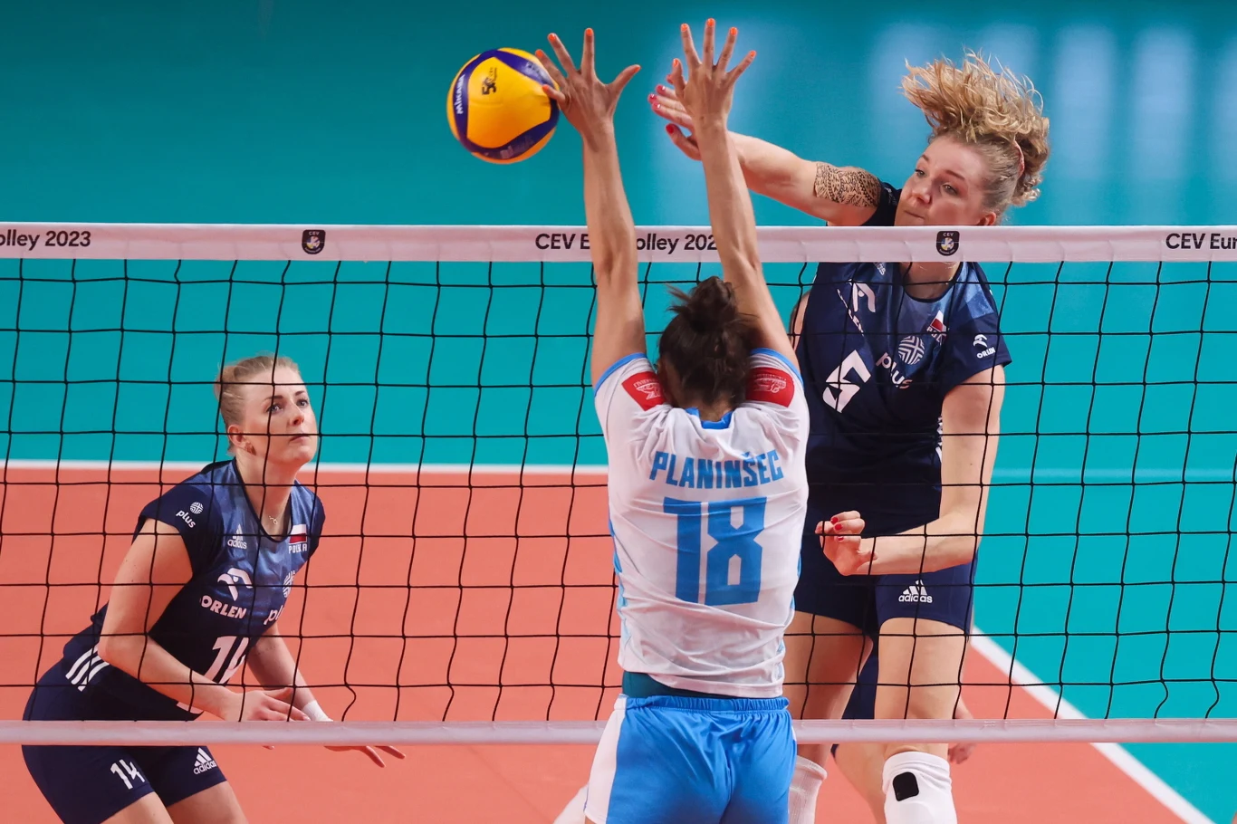 Atakuje Agnieszka Korneluk