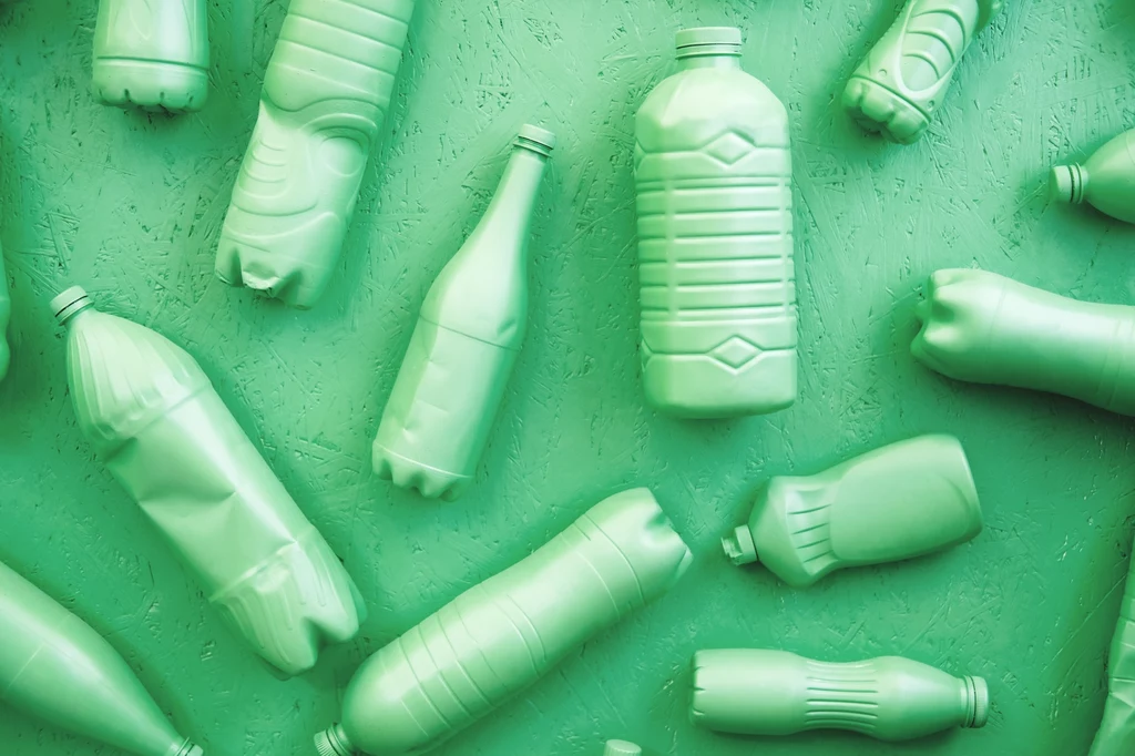Poszukiwanie nowych, przyjaznych środowisku źródeł plastiku jest istotne, bo problem związany z zanieczyszczeniem środowiska tworzywami sztucznymi przybiera już katastrofalne rozmiary. Każdego roku ludzkość wytwarza 400 milionów ton plastikowych odpadów, a ilość ta rośnie z roku na rok. 