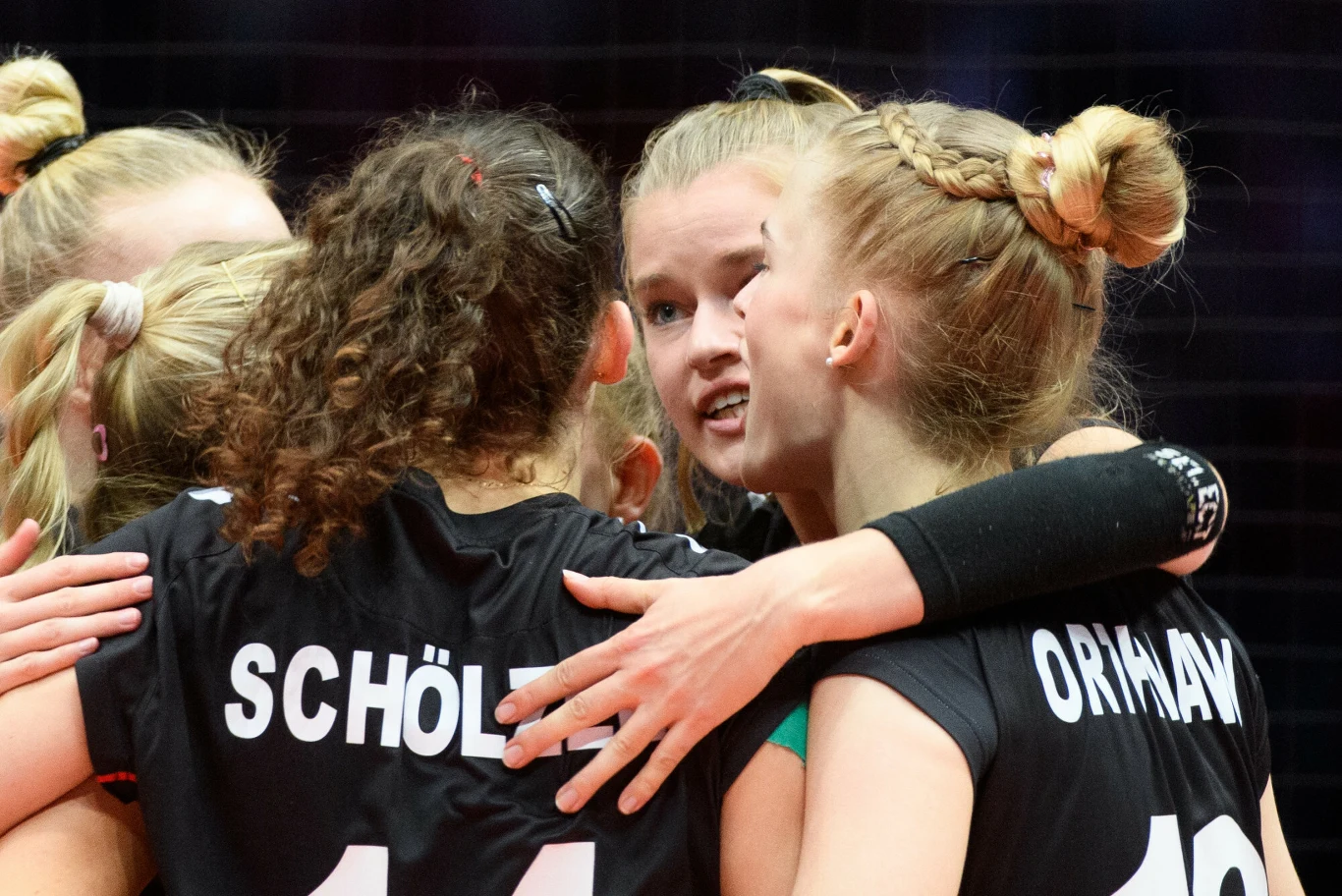 Hanna Orthmann (pierwsza z prawej) doznała poważnej kontuzji Hanna Orthmann (pierwsza z prawej) doznała poważnej kontuzji