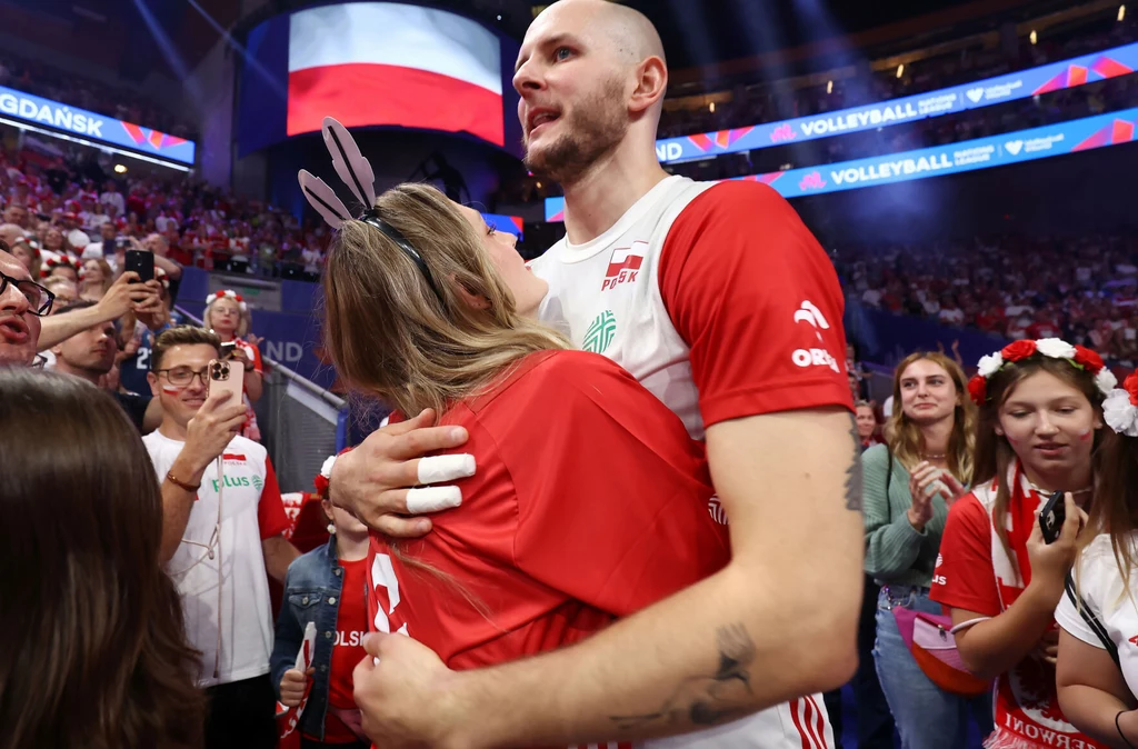 Bartosz Kurek z żoną po zwycięstwie w Lidze Narodów Bartosz Kurek z żoną po zwycięstwie w Lidze Narodów