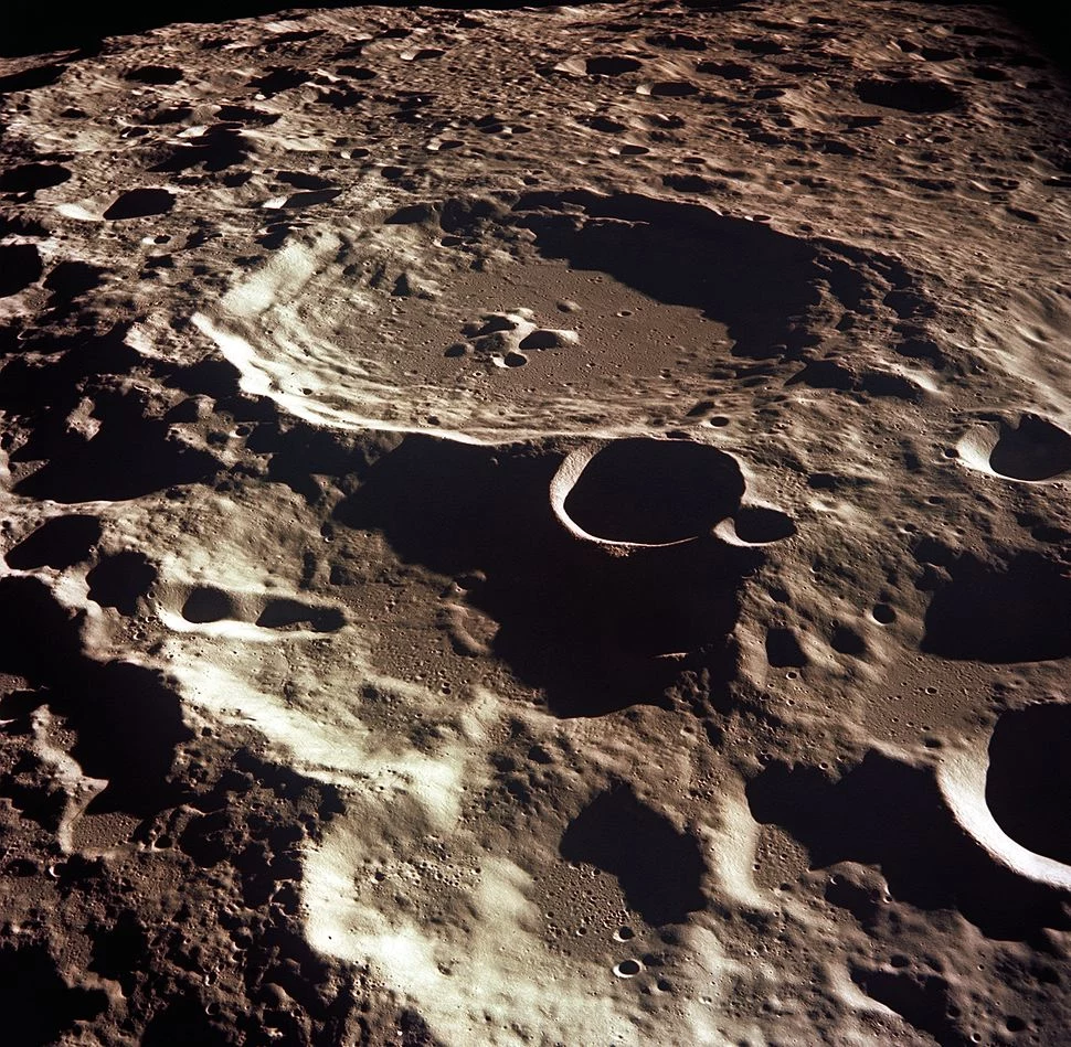 Ciemna strona Księżyca sfotografowana w trakcie misji Apollo 11.