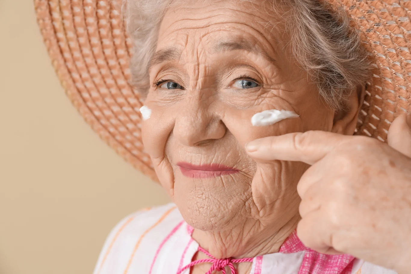 Maść z witaminą A może okazać się bardzo przydatna na wakacjach