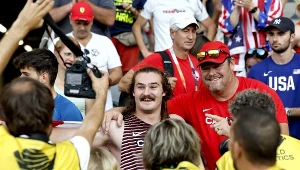 Ethan Katzberg wraz z trenerem Dylanem Armstrongiem