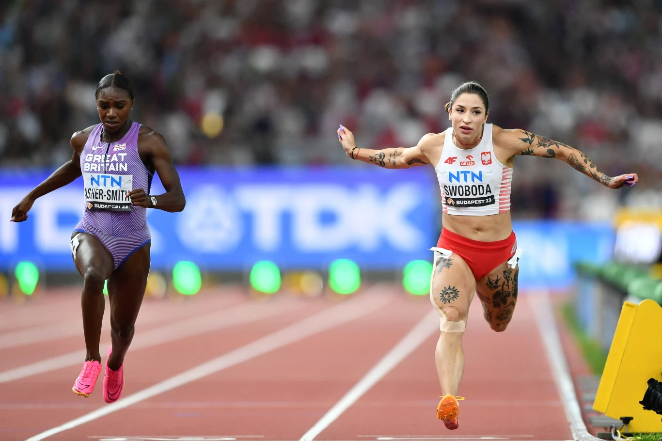 Ewa Swoboda i Dina Asher-Smith. Polka zrewanżowała się Brytyjce w finale za... jedną tysięczną z półfinału Ewa Swoboda i Dina Asher-Smith. Polka zrewanżowała się Brytyjce w finale za... jedną tysięczną z półfinału