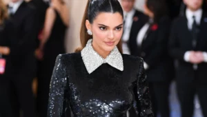 Kendall Jenner postawiła na obcisłą stylizację. Fani nie mogli oderwać wzroku