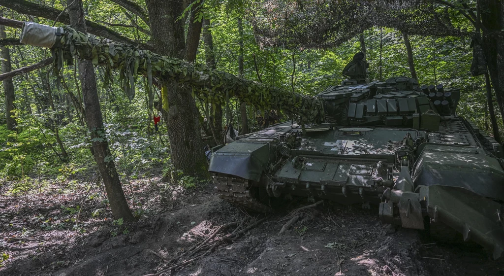 Rosyjski czołg przejęty przez armię ukraińską w obwodzie charkowskim