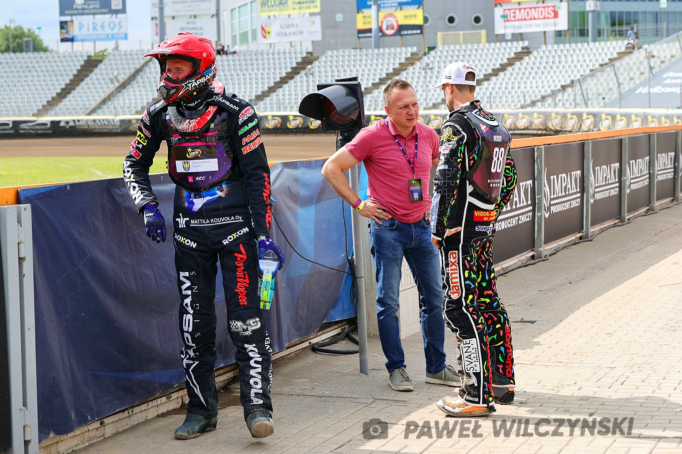 Jacek Frątczak (na drugim planie) w rozmowie z Nielsem Kristianem Iversenem.