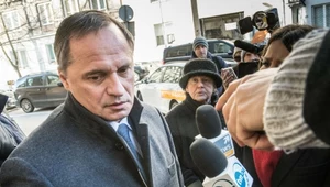 Dziesięcioletniego zakazu prowadzenia działalności gospodarczej oraz kierowania spółkami dla Leszka Czarneckiego domaga się Marcin Kubiczek, syndyk Getin Noble Banku i Idea Banku