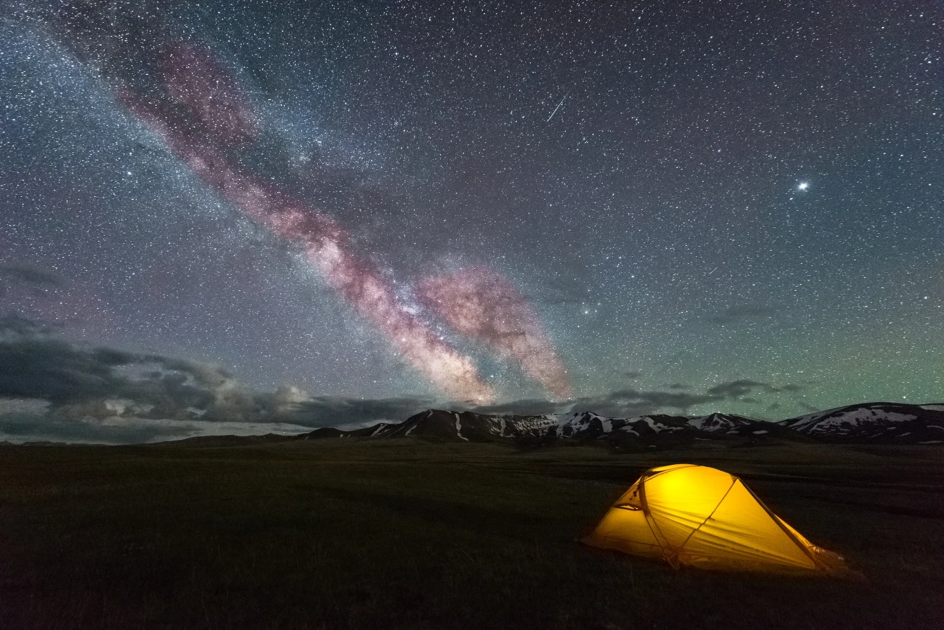 Airglow to inaczej poświata niebieska, emitująca światło, którego źródłem jest atmosfera planety. 