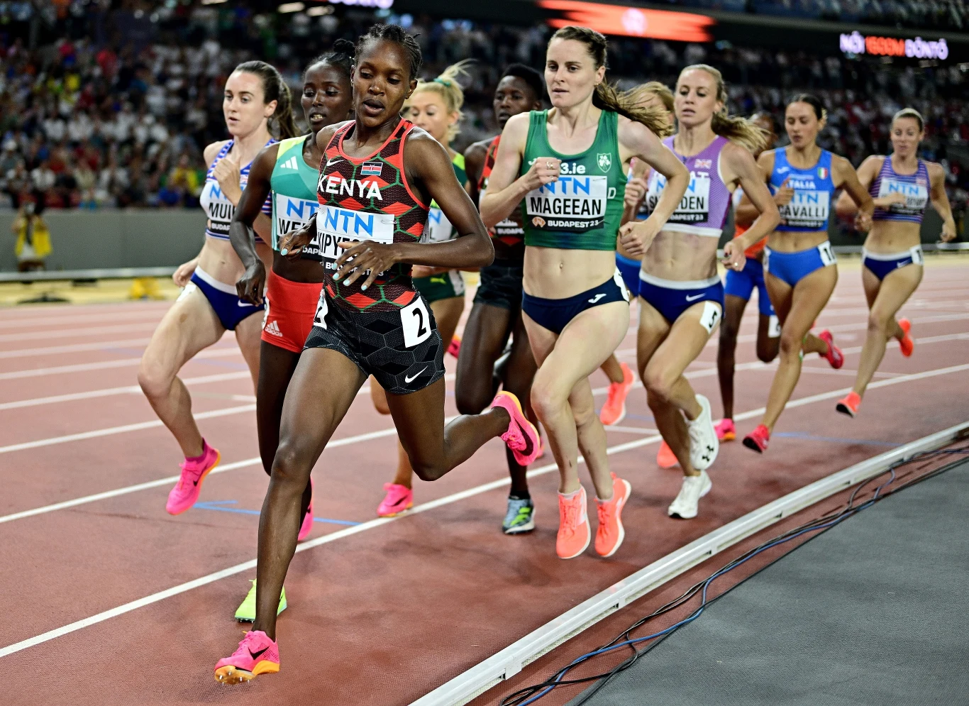 Faith Kipyegon prowadziła od startu do mety
