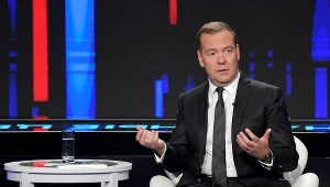Miedwiediew o "wojnie zastępczej". Nawiązał do ważnej rocznicy 