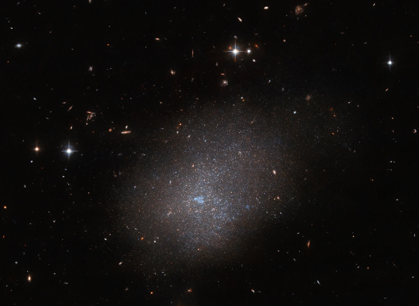 Galaktyka ESO 300-16 widziana przez Kosmiczny Teleskop Hubble'a Galaktyka ESO 300-16 widziana przez Kosmiczny Teleskop Hubble'a