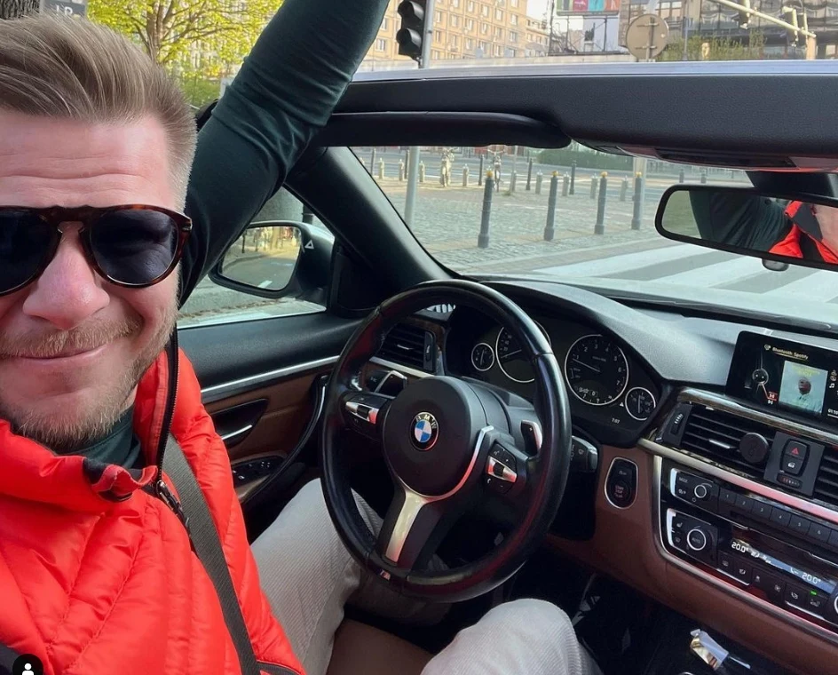Filip Chajzer wystawił na sprzedaż swoje ukochane auto Fot. filip_chajzer @Instagram Filip Chajzer wystawił na sprzedaż swoje ukochane auto Fot. filip_chajzer @Instagram
