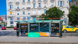 Jeden z przystanków tramwajowych w Budapeszcie. To akurat Marcius 15