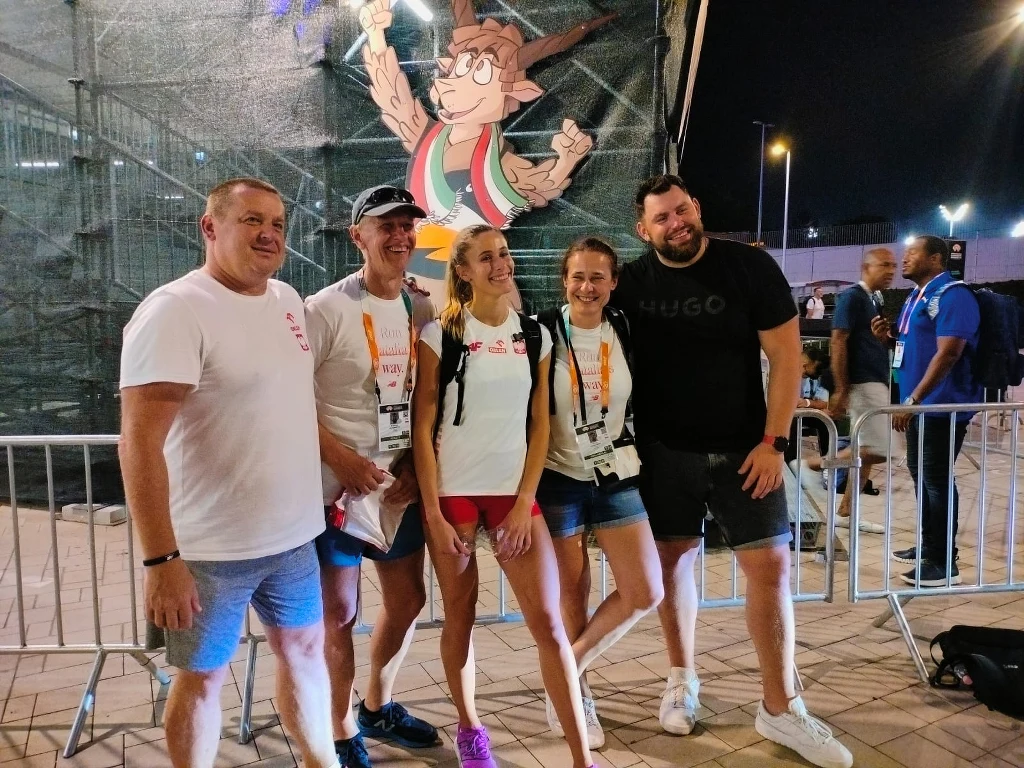 Natalia Kaczmarek wraz z narzeczonym Konradem Bukowieckim, rodzicami i trenerem Markiem Rożejem Natalia Kaczmarek wraz z narzeczonym Konradem Bukowieckim, rodzicami i trenerem Markiem Rożejem