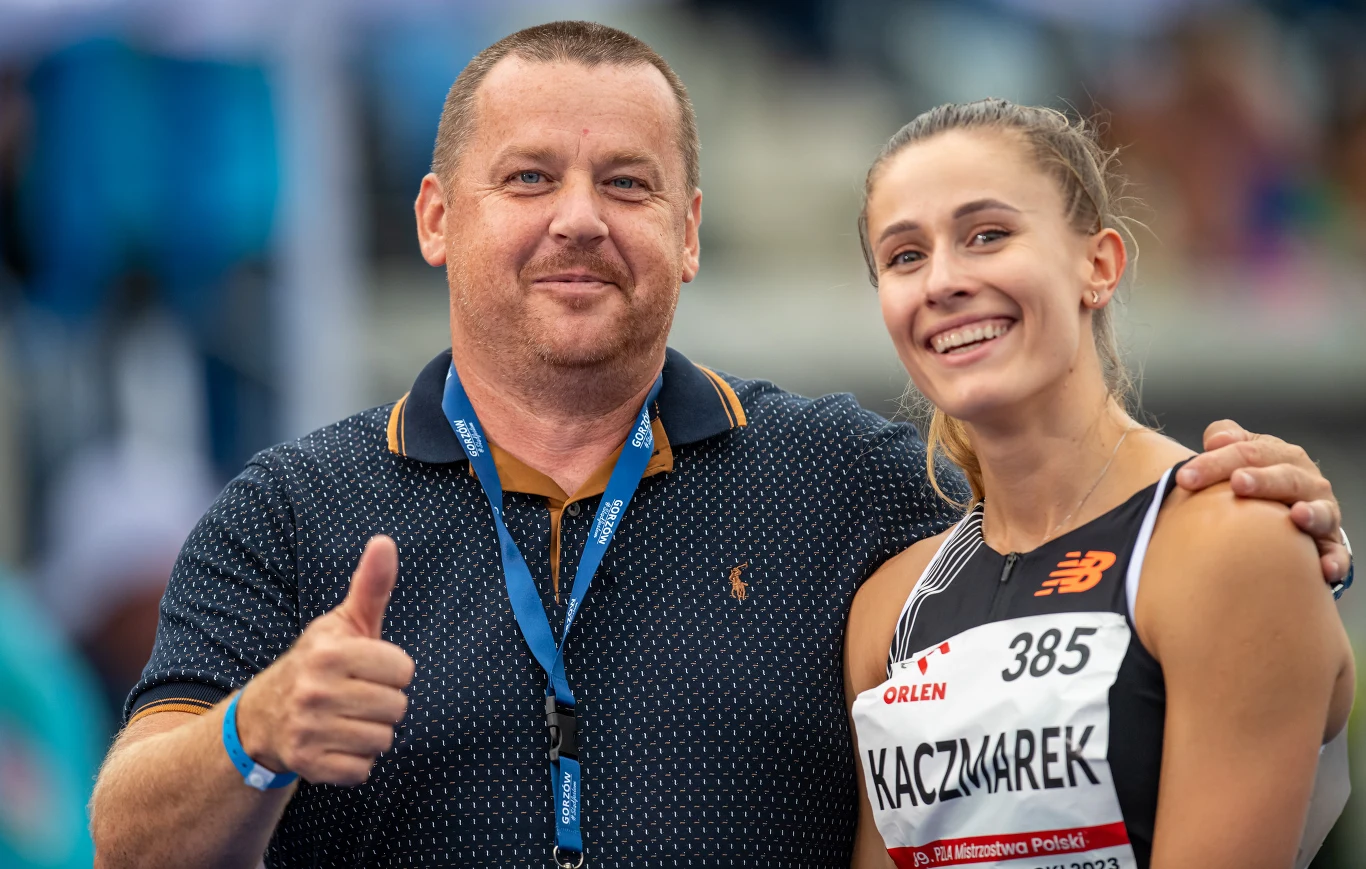 Natalia Kaczmarek z trenerem Markiem Rożejem