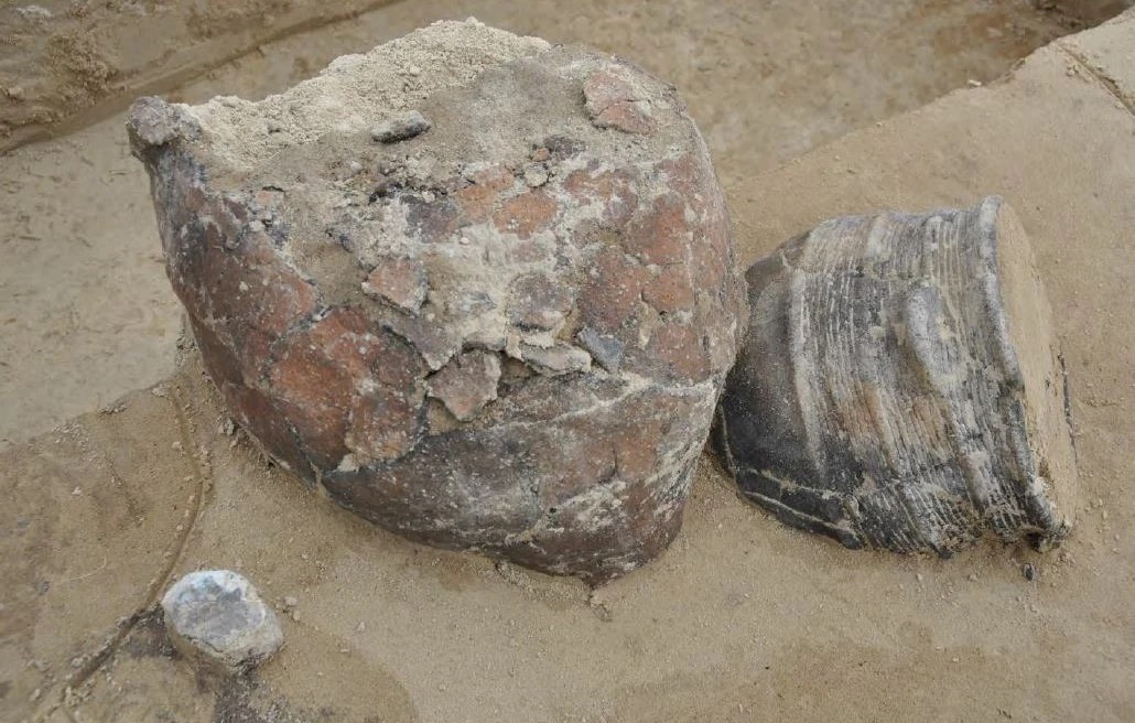 W miejscowości Moczydło archeolodzy odkryli naczynia z epoki brązu. W miejscowości Moczydło archeolodzy odkryli naczynia z epoki brązu.