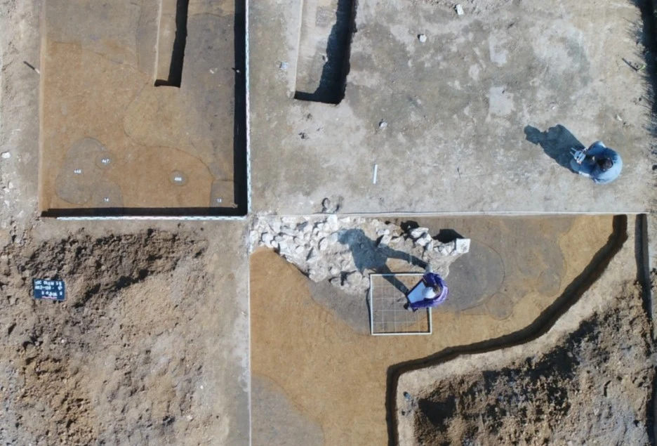 W Tochołowie odkryto fragmenty zabudowy folwarku należącego do jednego z rodów magnackich. W Tochołowie odkryto fragmenty zabudowy folwarku należącego do jednego z rodów magnackich.