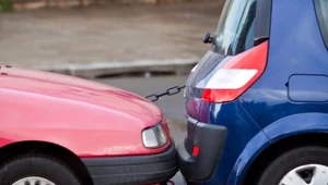 Parkujesz zderzak w zderzak? Ta metoda pozwoli ci uniknąć kłopotów