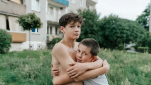 Filip Wiłkomirski i Tytus Szymczuk wcielają się w główne role w "Bracie"