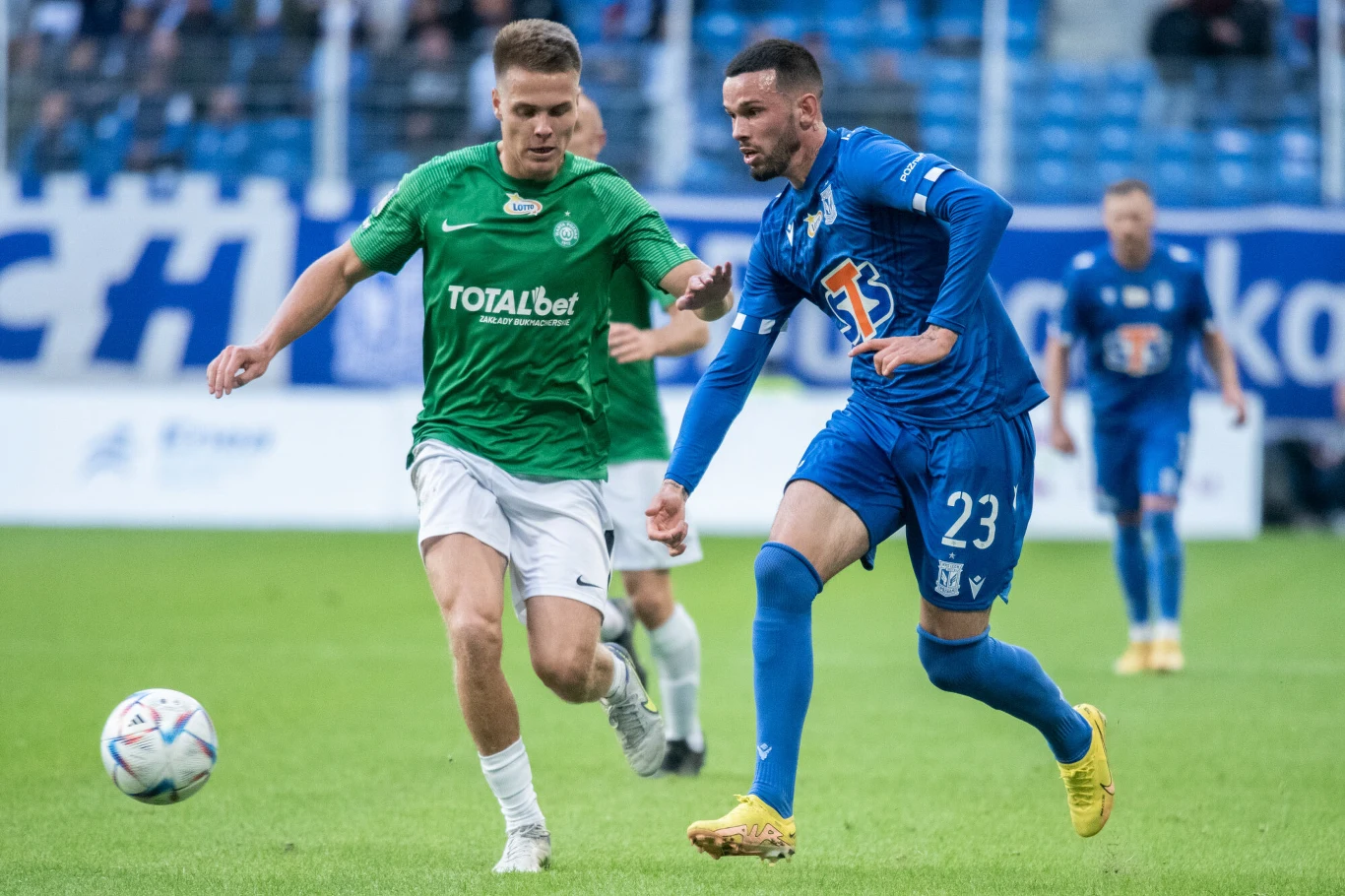 Kristoffer Velde (po prawej) podczas derbów Poznania Kristoffer Velde (po prawej) podczas derbów Poznania