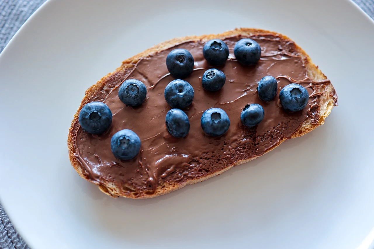 Wielu rodziców zaskakuje fakt, jak zły skład mają popularne kremy do smarowania kanapek