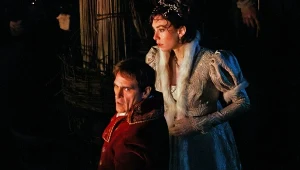 Vanessa Kirby i Joaquin Phoenix w filmie "Napoleon"