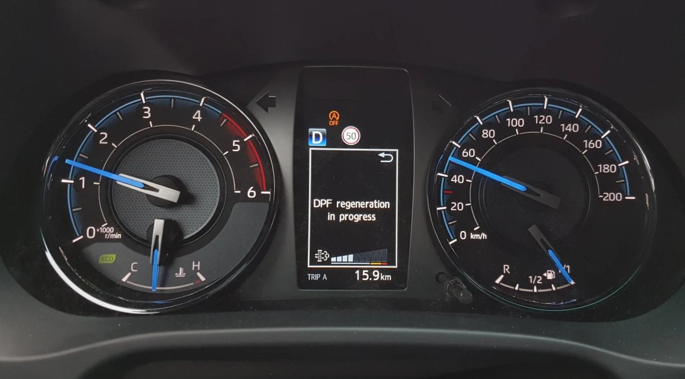 W niektórych autach na desce może pojawić się komunikat o rozpoczęciu procedury wypalania DPF