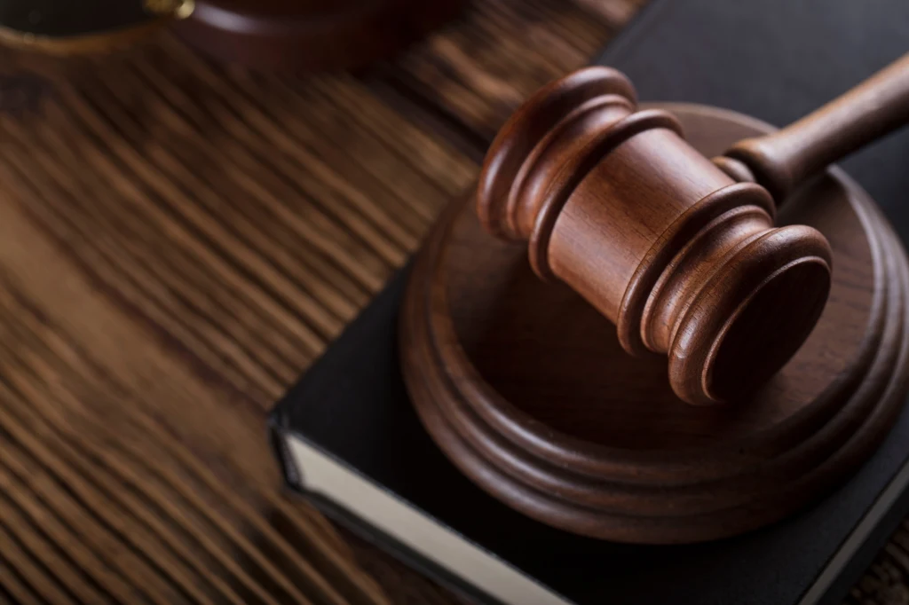 Naczelny Sąd Administracyjny w sprawach podatkowych wielokrotnie stwierdzał, że "w postępowaniu o stwierdzenie nieważności bada się jedynie, czy konkretny przepis został naruszony w sposób rażący"