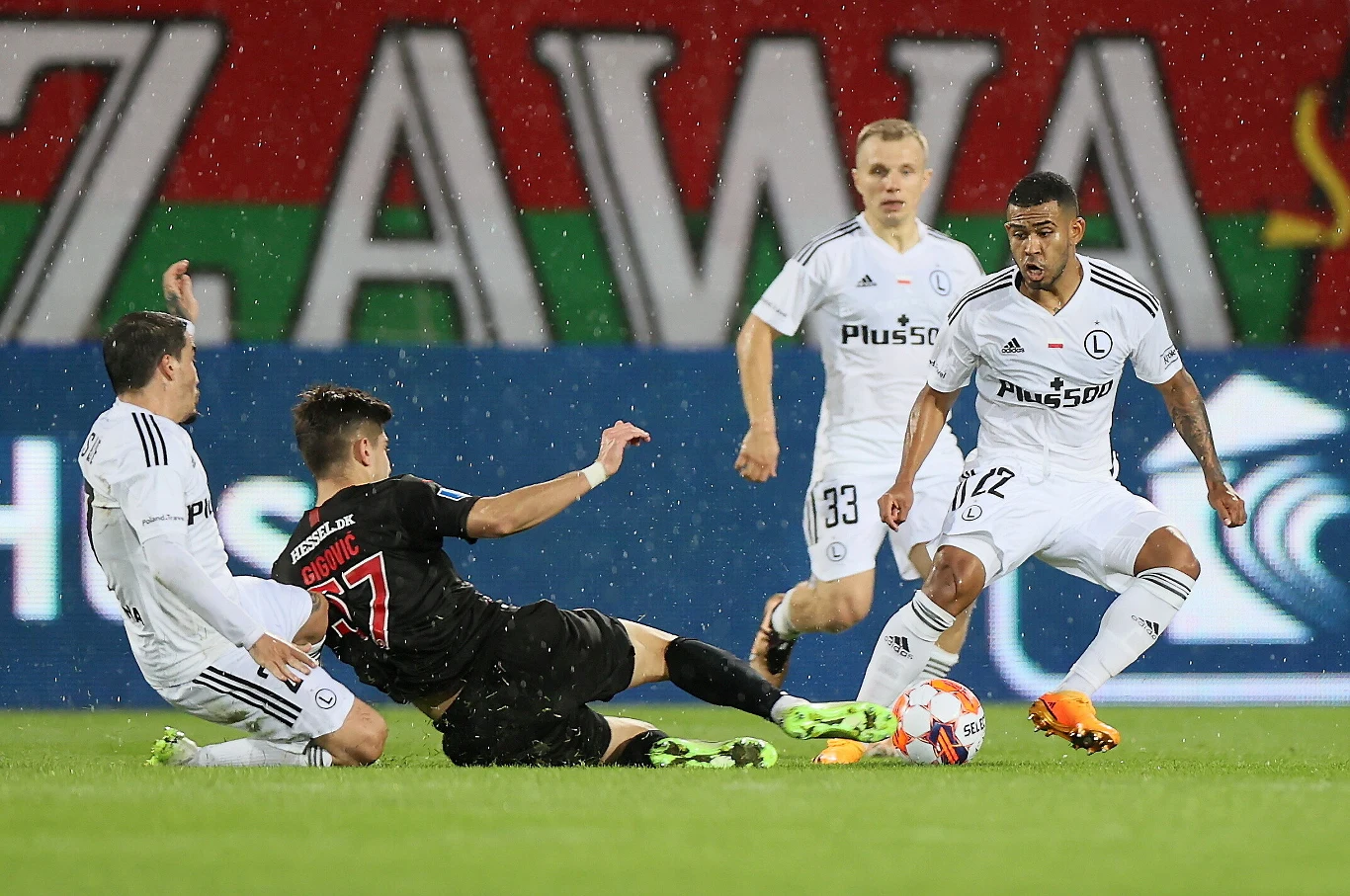 Legia Warszawa ma za sobą kolejny szalony mecz w Europie Legia Warszawa ma za sobą kolejny szalony mecz w Europie