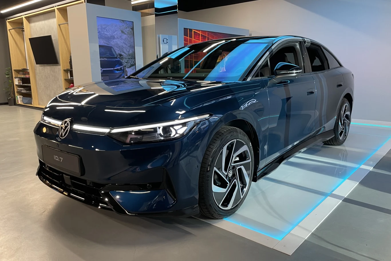 Volkswagen ID.7 wjeżdża do polskiej oferty. Importer ogłosił ceny elektrycznego flagowca Volkswagen ID.7 wjeżdża do polskiej oferty. Importer ogłosił ceny elektrycznego flagowca