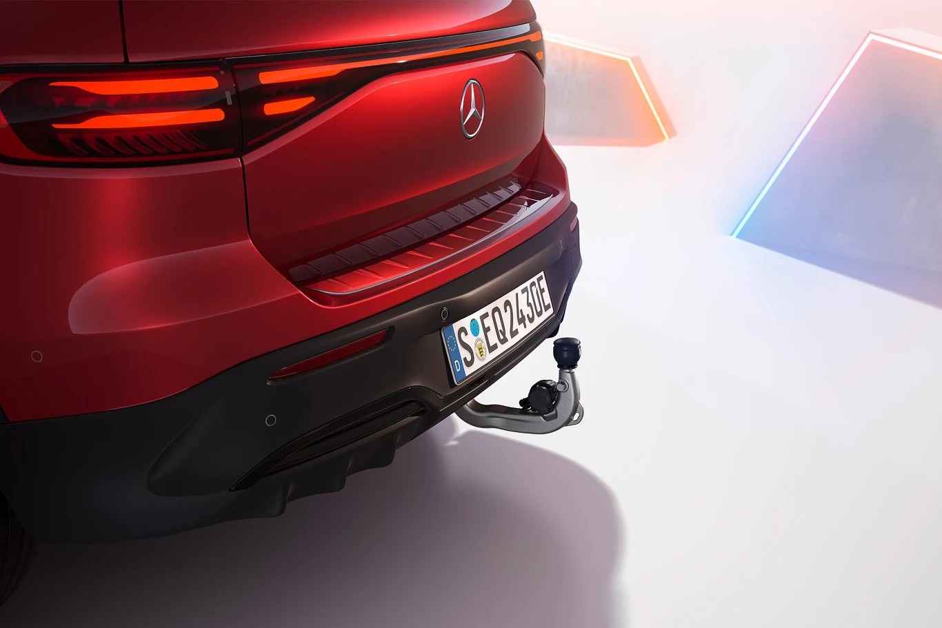 Mercedes EQB po liftingu będzie dostępny z hakiem holowniczym w wersji 5-osobowej
