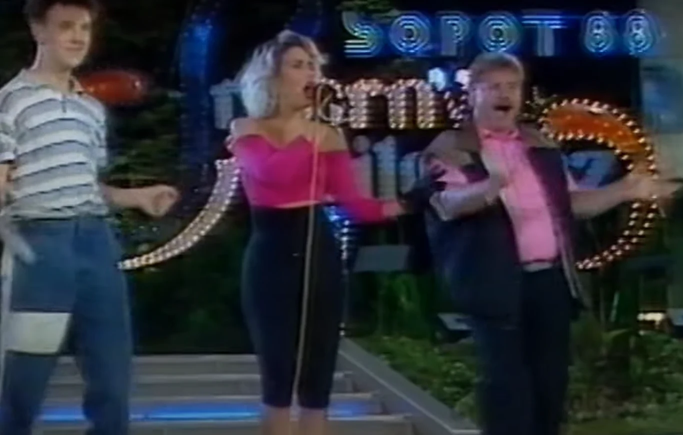 Kim Wilde w Sopocie na scenie miała niespodziewanych gości. Ku przerażeniu gwiazdy nikt nie zabrał ich ze sceny Kim Wilde w Sopocie na scenie miała niespodziewanych gości. Ku przerażeniu gwiazdy nikt nie zabrał ich ze sceny