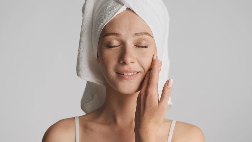 Proces powstawania blizn związany jest z uszkodzeniem skóry, w wyniku którego dochodzi do przerwania ciągłości tkanki / freepik.com 