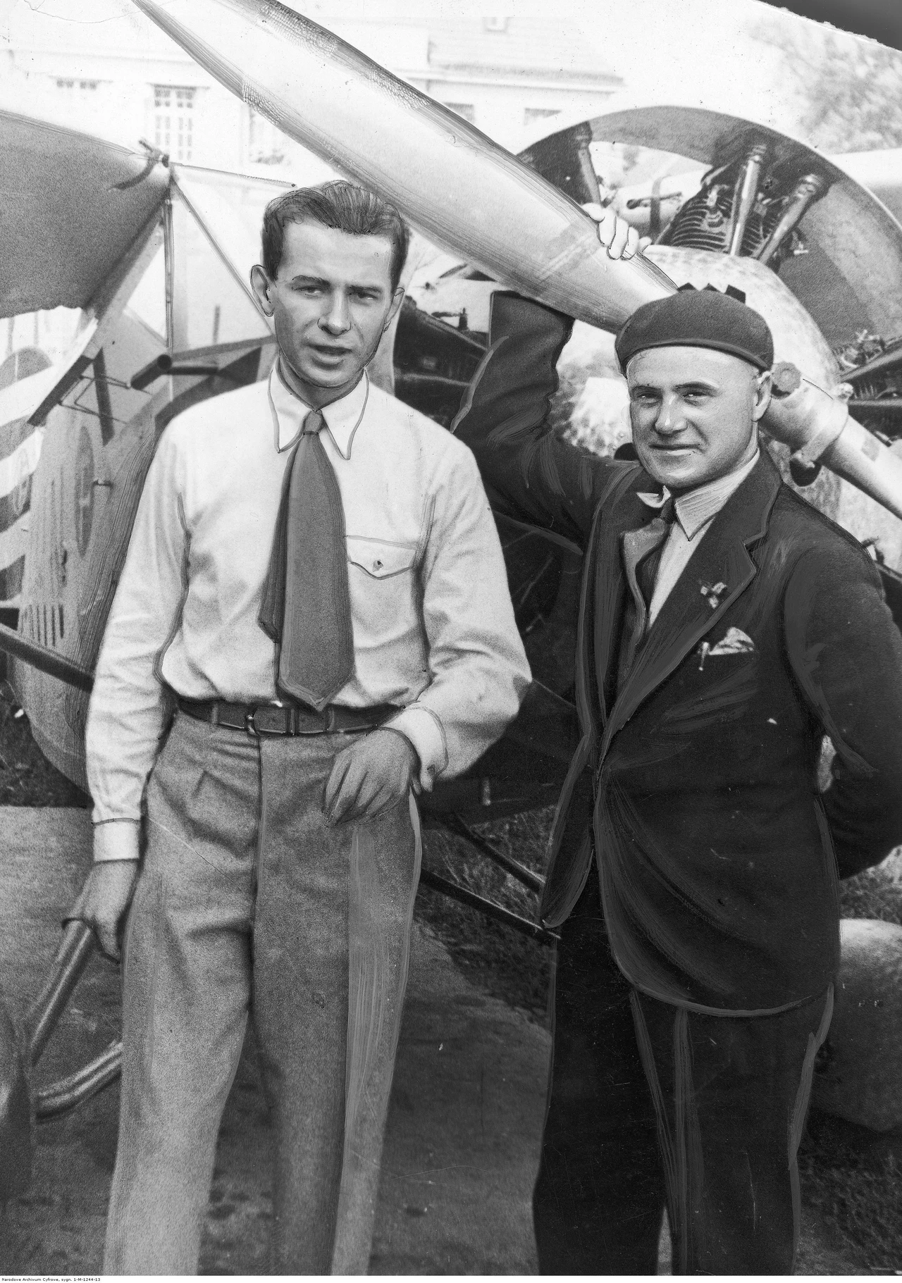 Stanisław Wigura (po lewej) i Franciszek Żwirko (po prawej). Obaj zginęli w katastrofie samolotu RWD-6 11 września 1932 - zaledwie dwa tygodnie po wielkim sukcesie podczas zawodów Challenge. Stanisław Wigura (po lewej) i Franciszek Żwirko (po prawej). Obaj zginęli w katastrofie samolotu RWD-6 11 września 1932 - zaledwie dwa tygodnie po wielkim sukcesie podczas zawodów Challenge.
