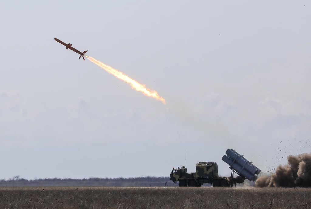 Ukraińcy chętnie wykorzystują swój potężny pocisk R-360 Neptun, który obecnie ma też wersję do ataków na cele lądowe