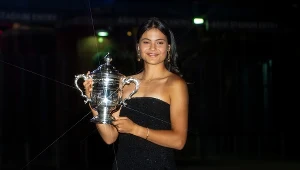 Na korcie nie błyszczy. Gdy z niego schodzi, zarabia więcej niż Świątek