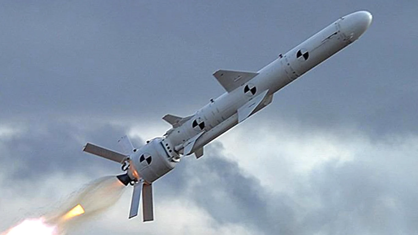 Ukraińcy zbudowali potężny pocisk R-360 Neptun i uderzyli nim na Krymie. Ukraińcy zbudowali potężny pocisk R-360 Neptun i uderzyli nim na Krymie.