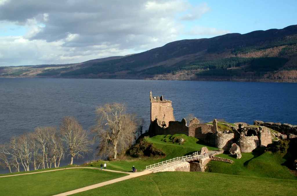 Dzięki tajemniczemu potworowi okolice jeziora Loch Ness w Szkocji stały się turystyczną żyłą złota. "To sposób na przetrwanie" - mówi właściciel lokalnego hotelu