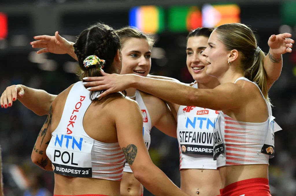 Kobieca sztafeta 4x100 metrów Kobieca sztafeta 4x100 metrów