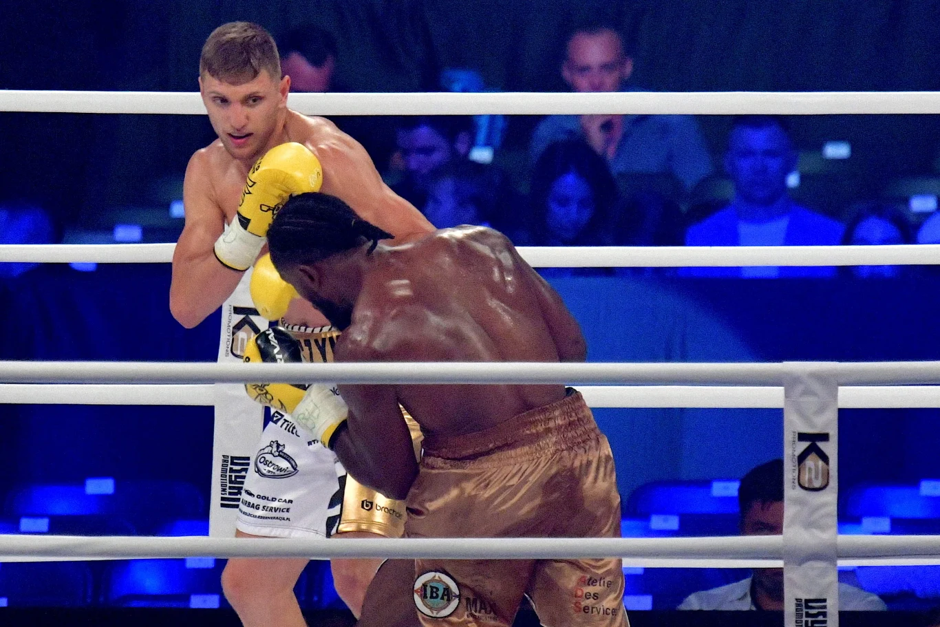 Fiodor Czerkaszyn w walce z Anuelem Ngamissengue